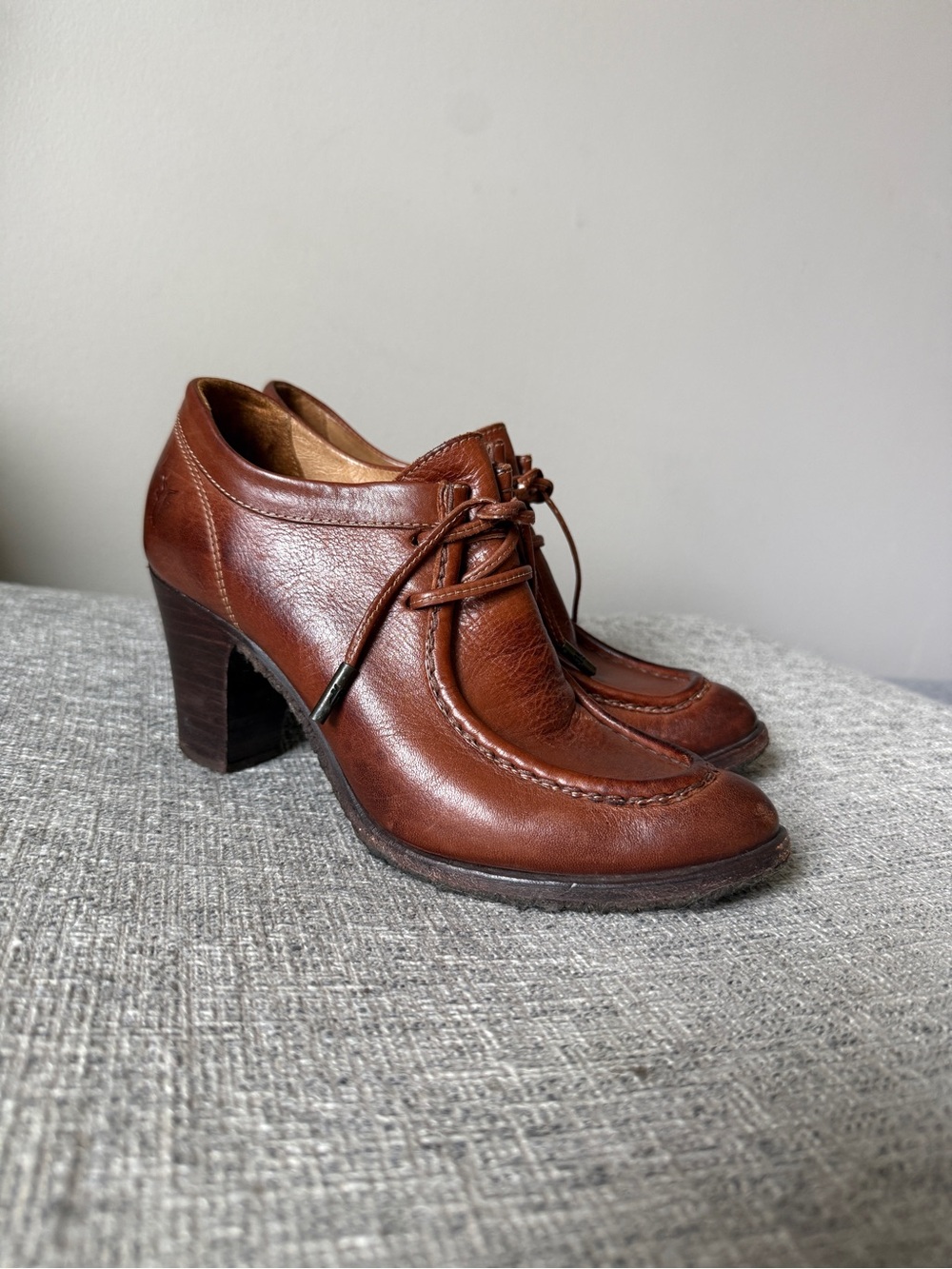 Vintage Frye Moc Toe Heeled Oxdord lace up shoes